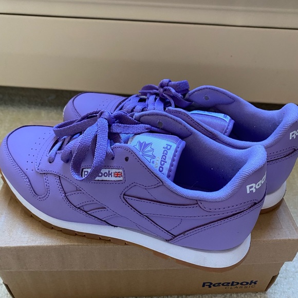 Reebok ‘Classic leather’ lilac sneaker - Picture 2 of 6